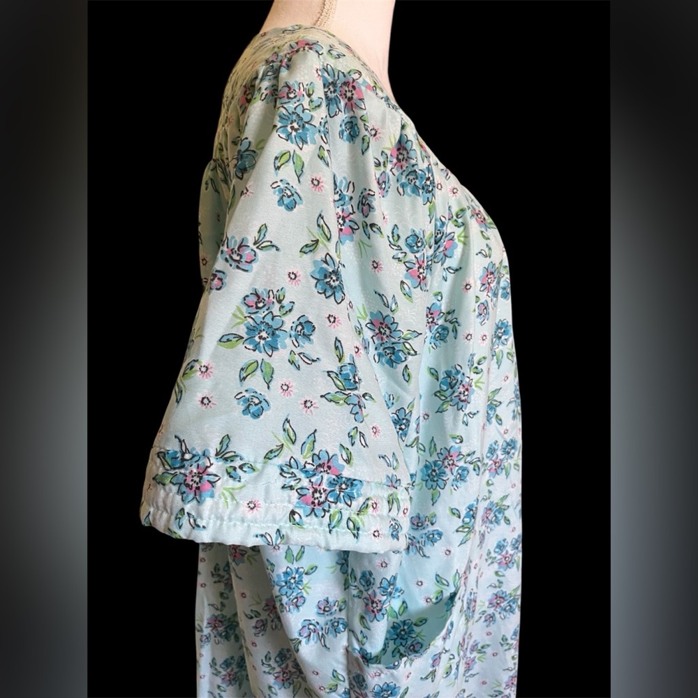 Lati Fashions Robe - Picture 2 of 7